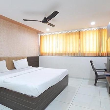 Fabhotel The Heaven Ахмедабад Экстерьер фото