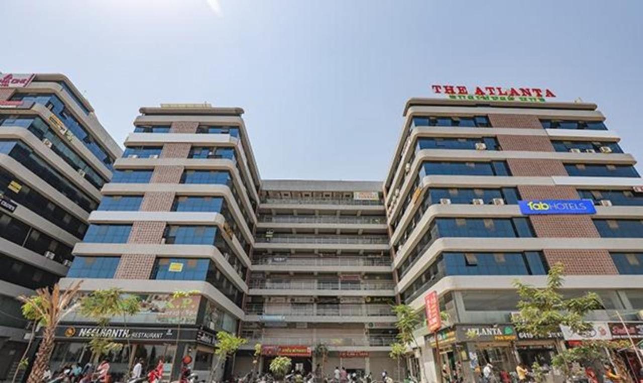 Fabhotel The Heaven Ахмедабад Экстерьер фото